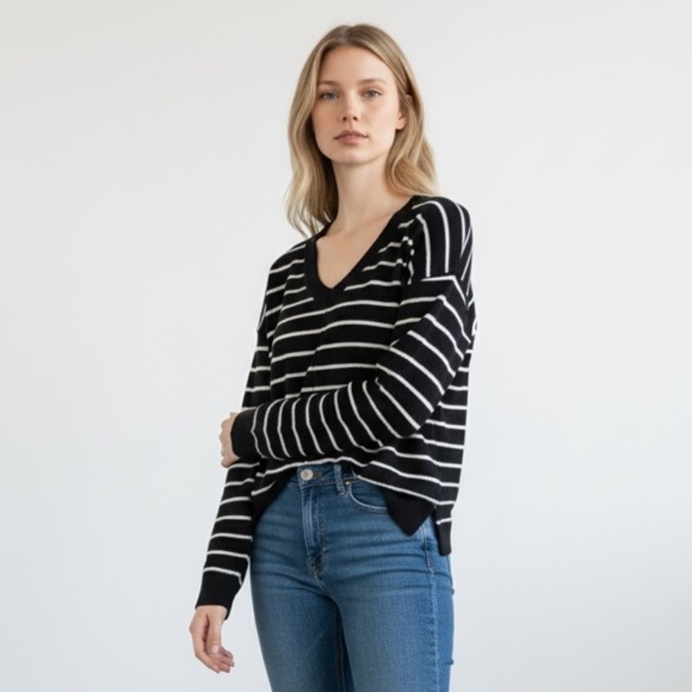 Max Studio Sweater Womens Size S Black & White Striped Crew Neck Pullover
